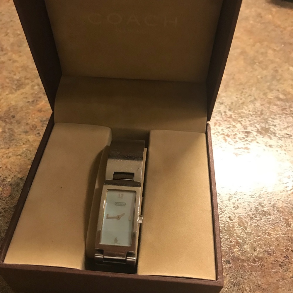 Cute coach watch needs battery
